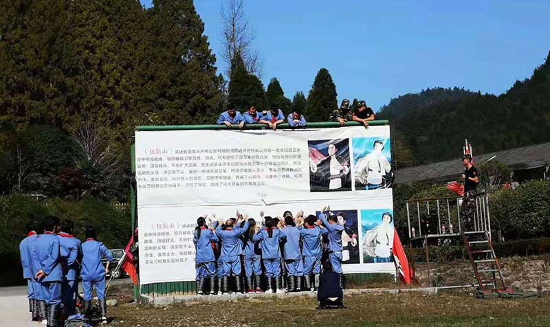 耀邦环境拓展训练.jpg 耀邦环境拓展训练.jpg